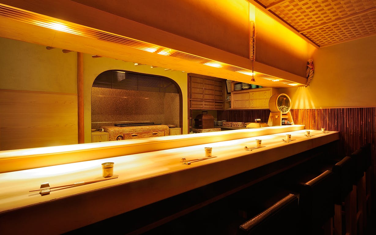 「麻布 かどわき」のカウンター