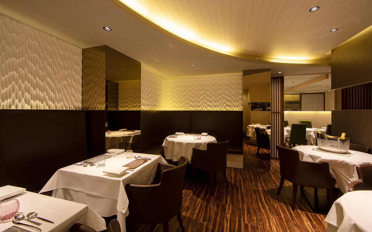 「ラペ」のテーブル席