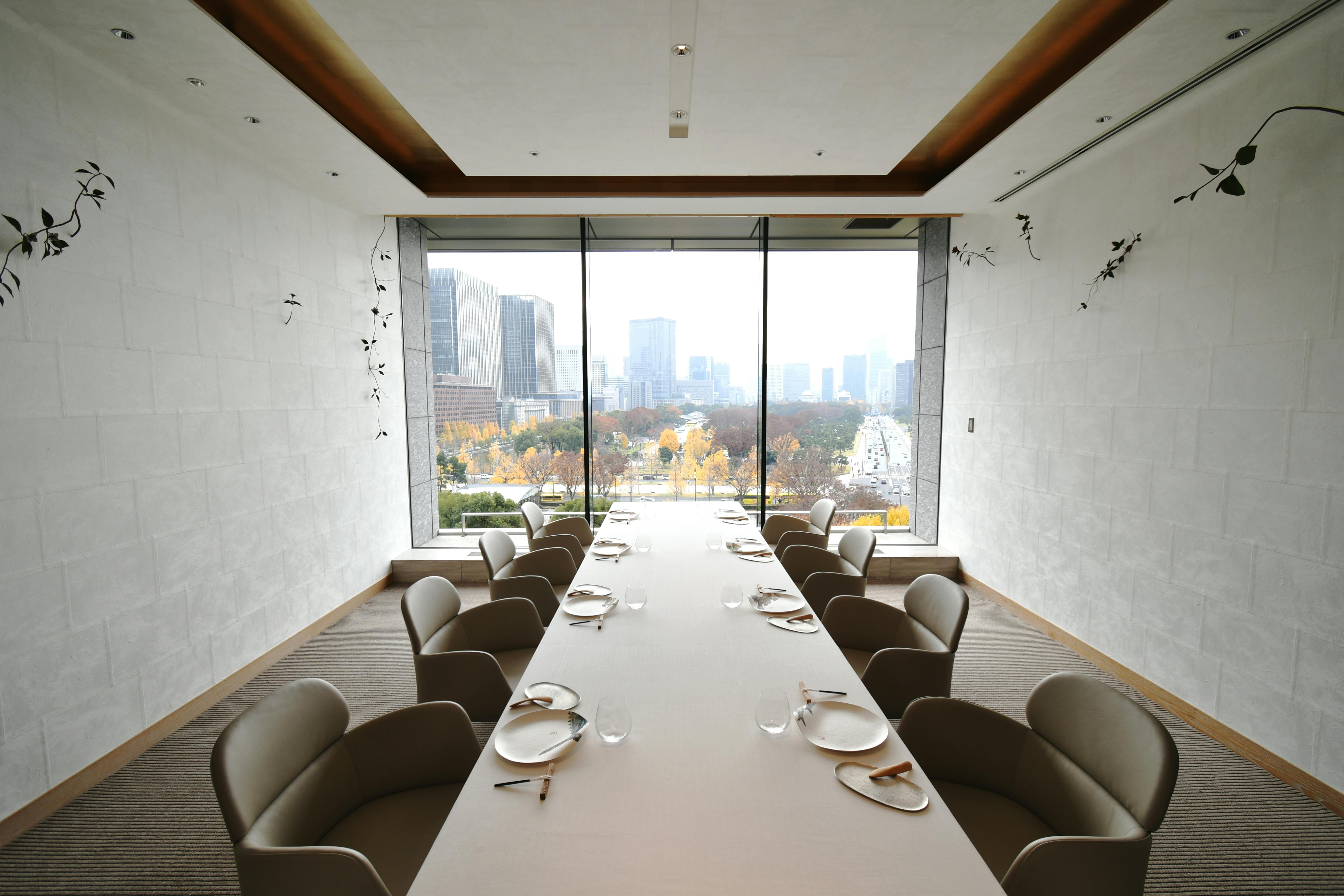 エステール パレスホテル東京 の個室を取材 シンプルで木の温もり漂うフレンチファインダイニング Kiwamino