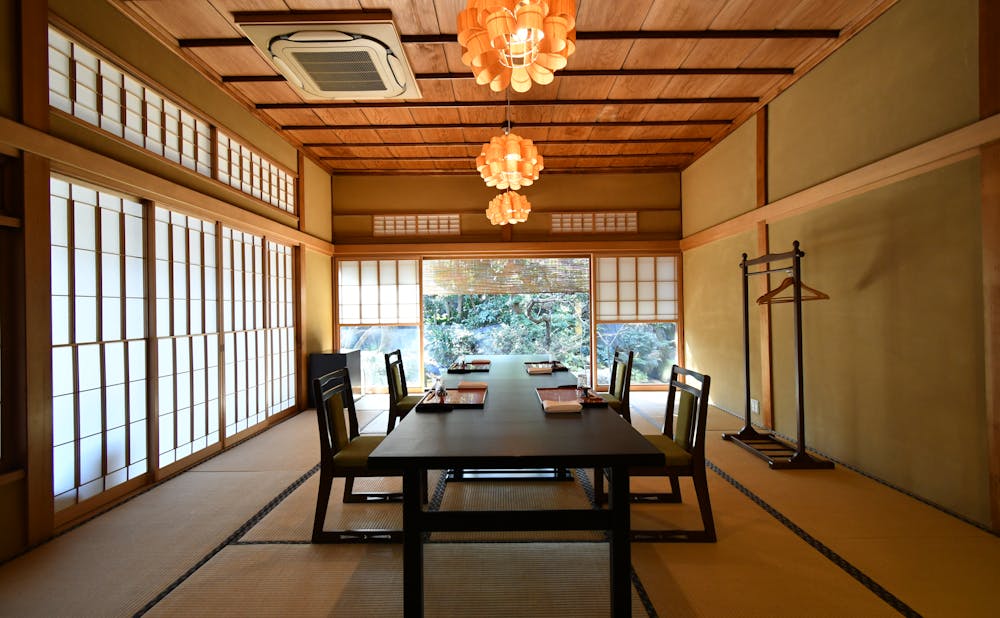 銀座の奥座敷 つきじ治作 を取材 日本庭園に囲まれた純和風料亭の魅力 Kiwamino 銀座の奥座敷 つきじ治作 を取材 日本庭園に囲まれた純和風料亭の魅力 Kiwamino