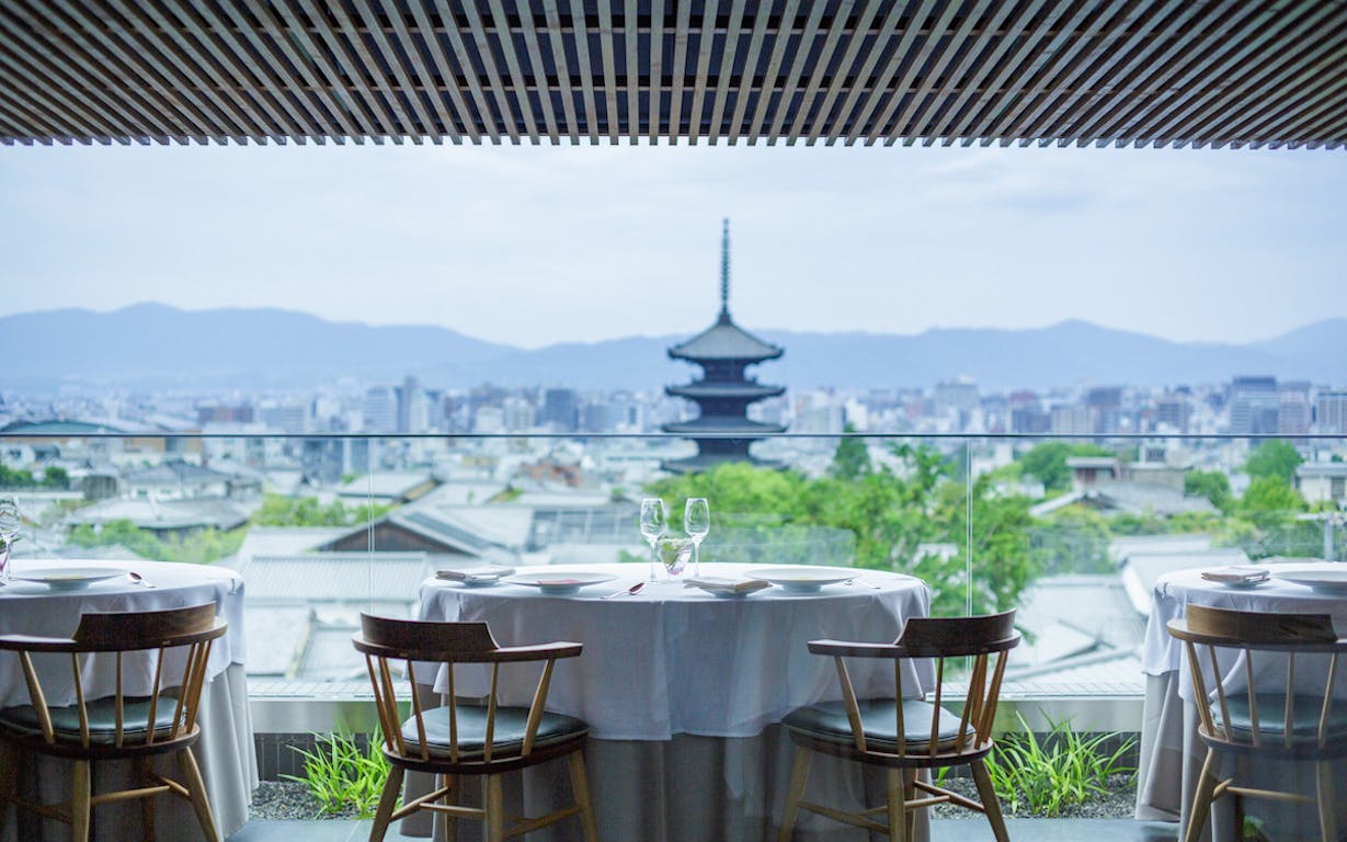 「レストランひらまつ 高台寺」店内