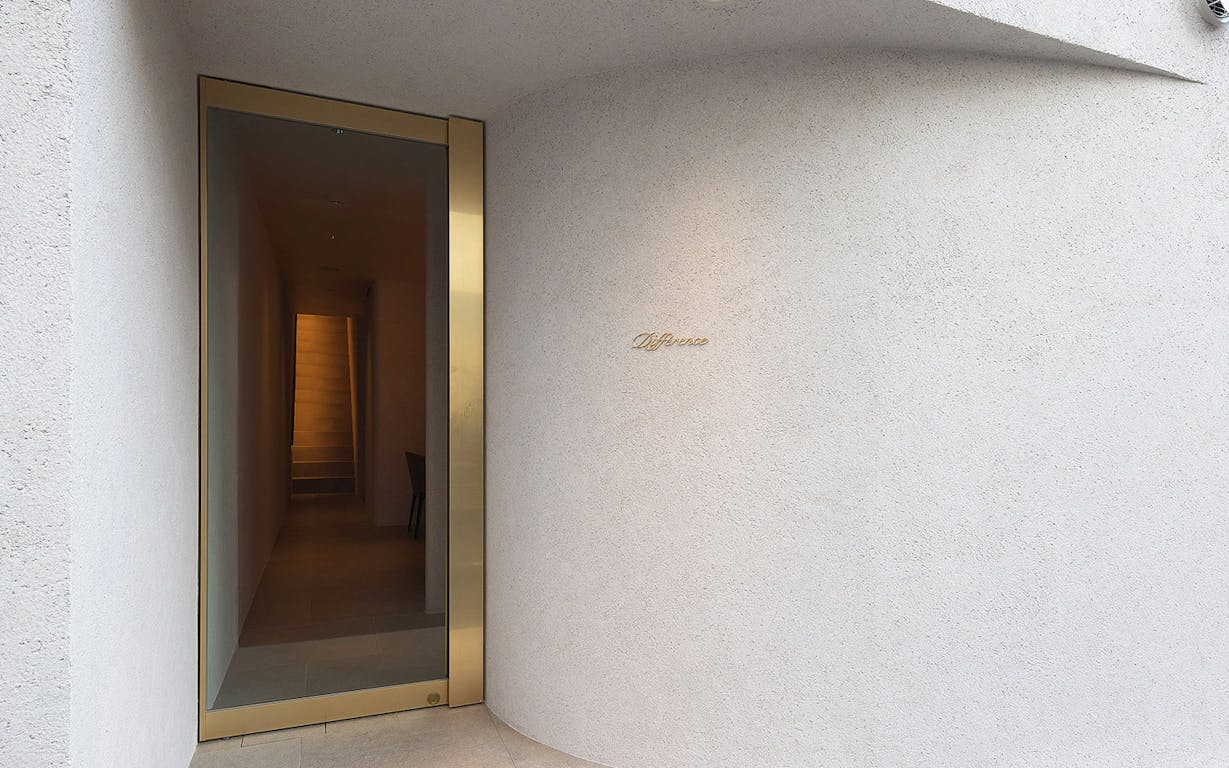 「Difference」の玄関