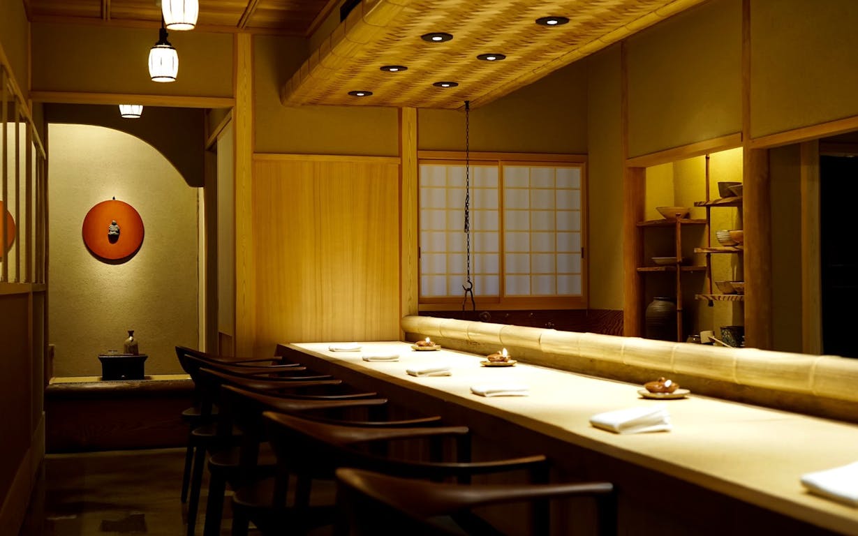 月おかの店内