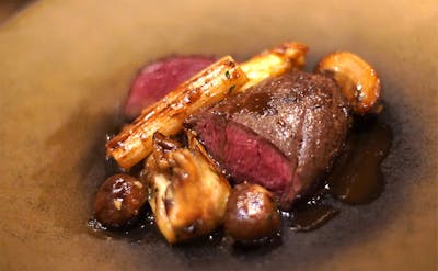北海道「エレゾ エスプリ」で体験する、食肉料理人集団「エレゾ」の哲学とおもてなしを体現する料理とは