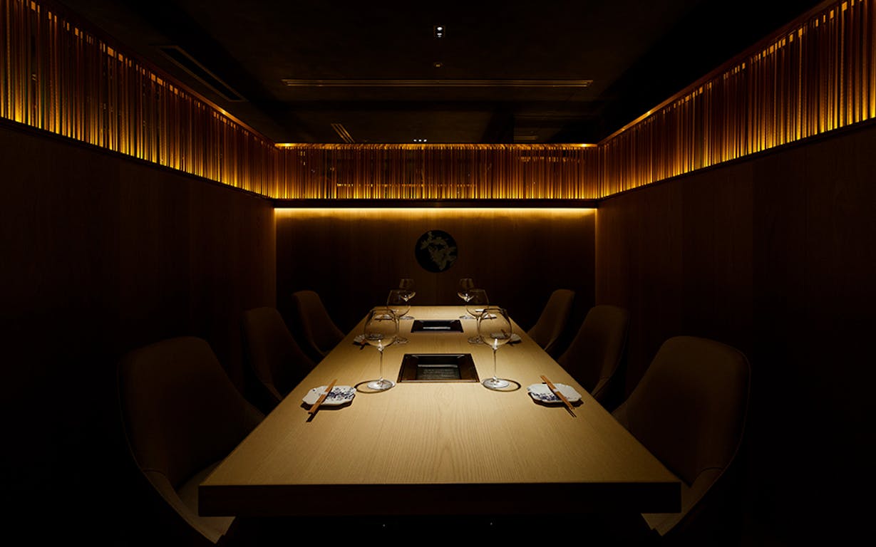 焼肉 雪月花 栄 たなかさとるの店内