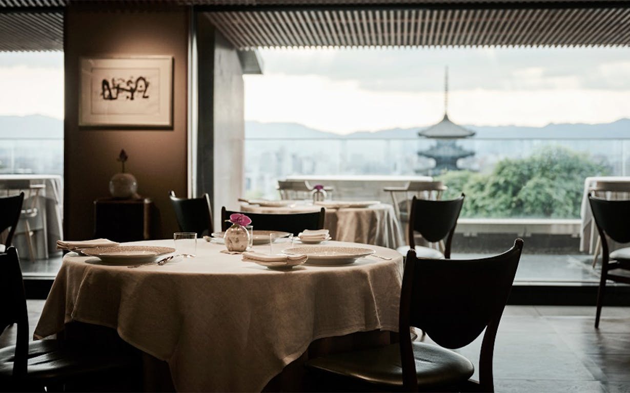 レストランひらまつ 高台寺の店内