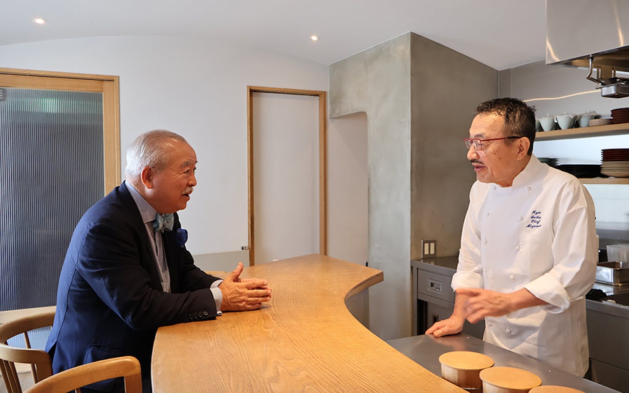 京 静華の宮本静夫氏とフードコラムニストの門上武司氏