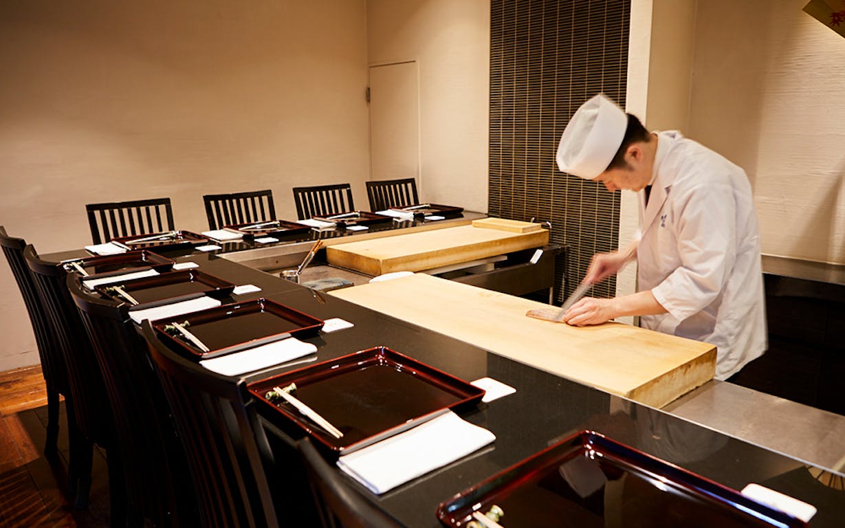 日本料理 晴山の店内