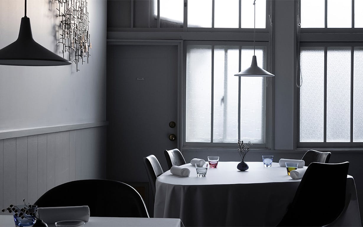 Installation Table ENSO L’asymetrie du calmeの店内