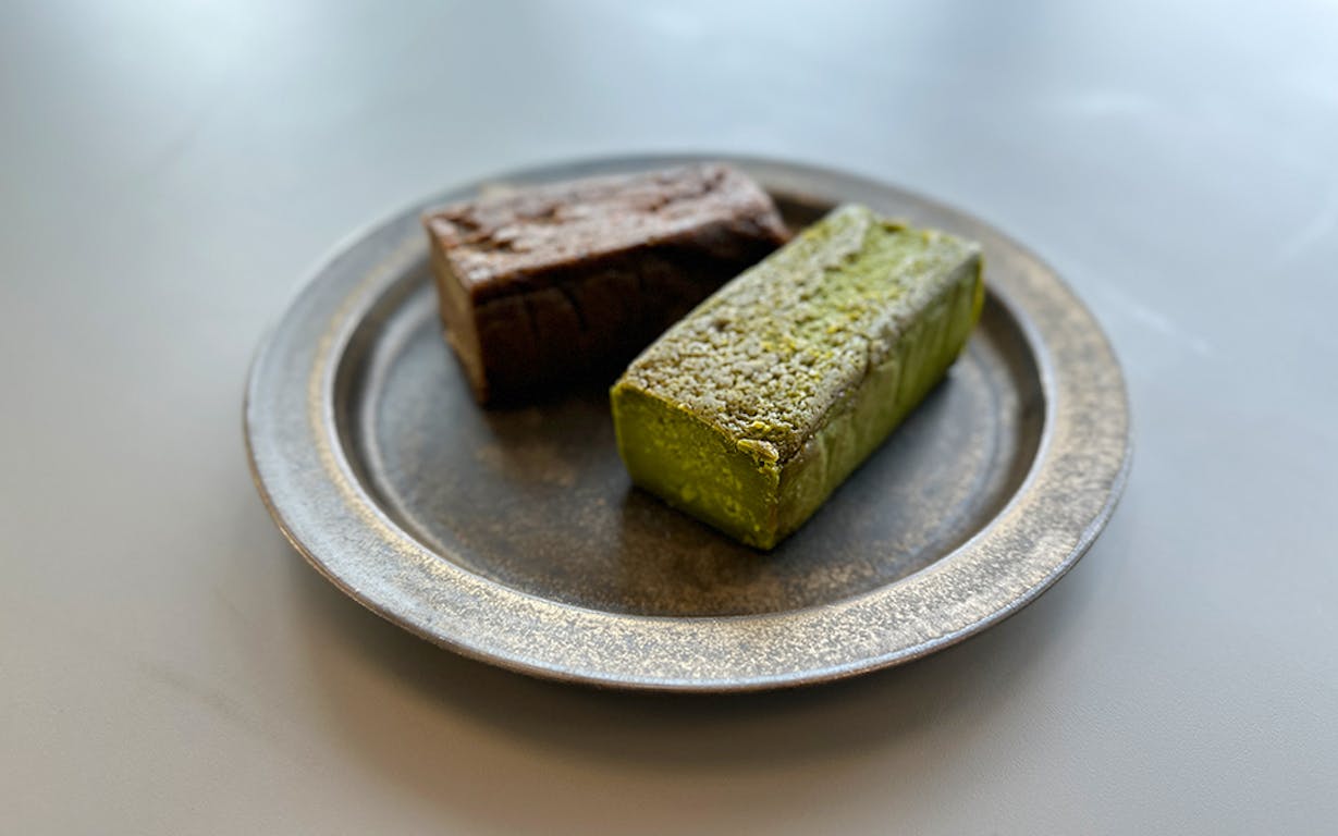 レストランローブのスイーツ「棒茶&抹茶ショコラ (ハーフサイズ)」