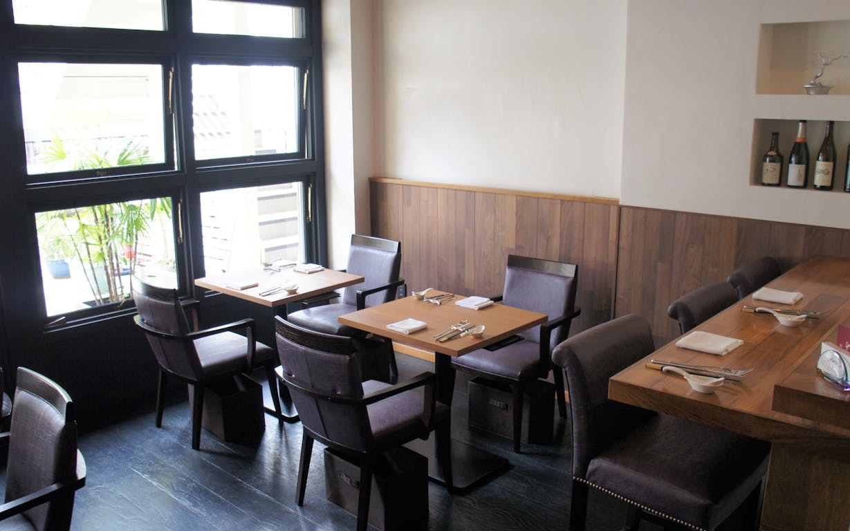 麻布 勇の店内