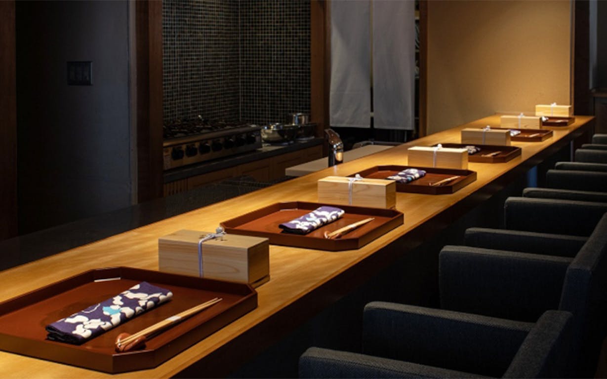 馳走 啐啄一十の店内