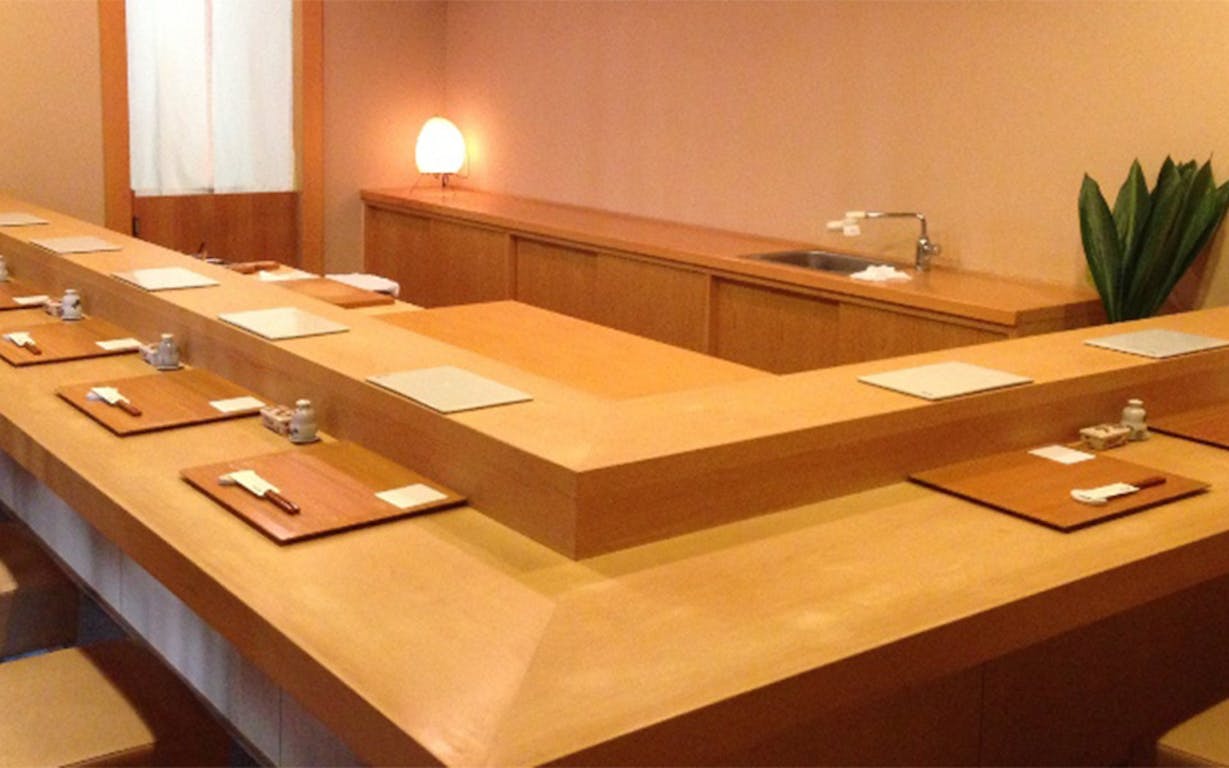 鮨 志の助の店内
