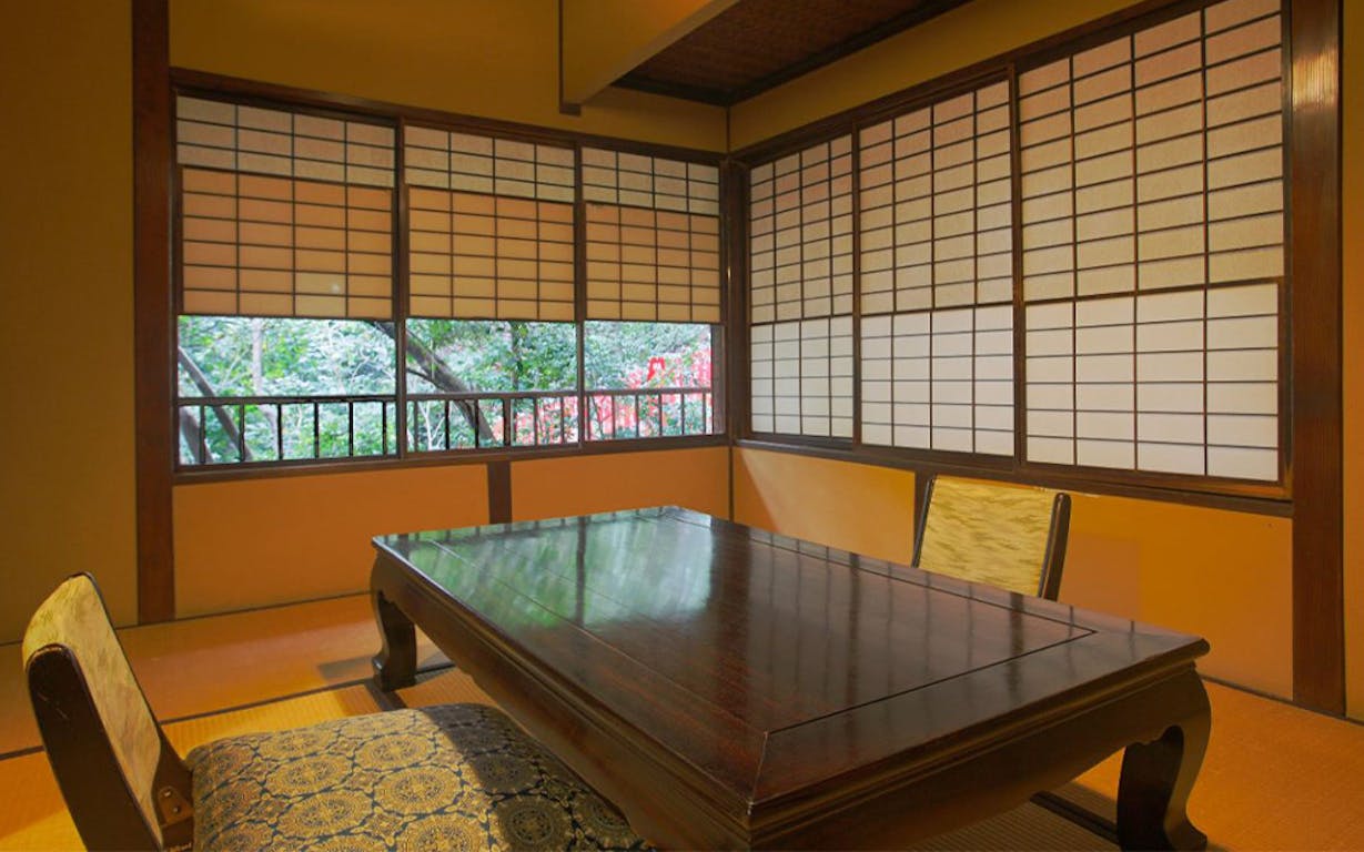 山の茶屋の店内