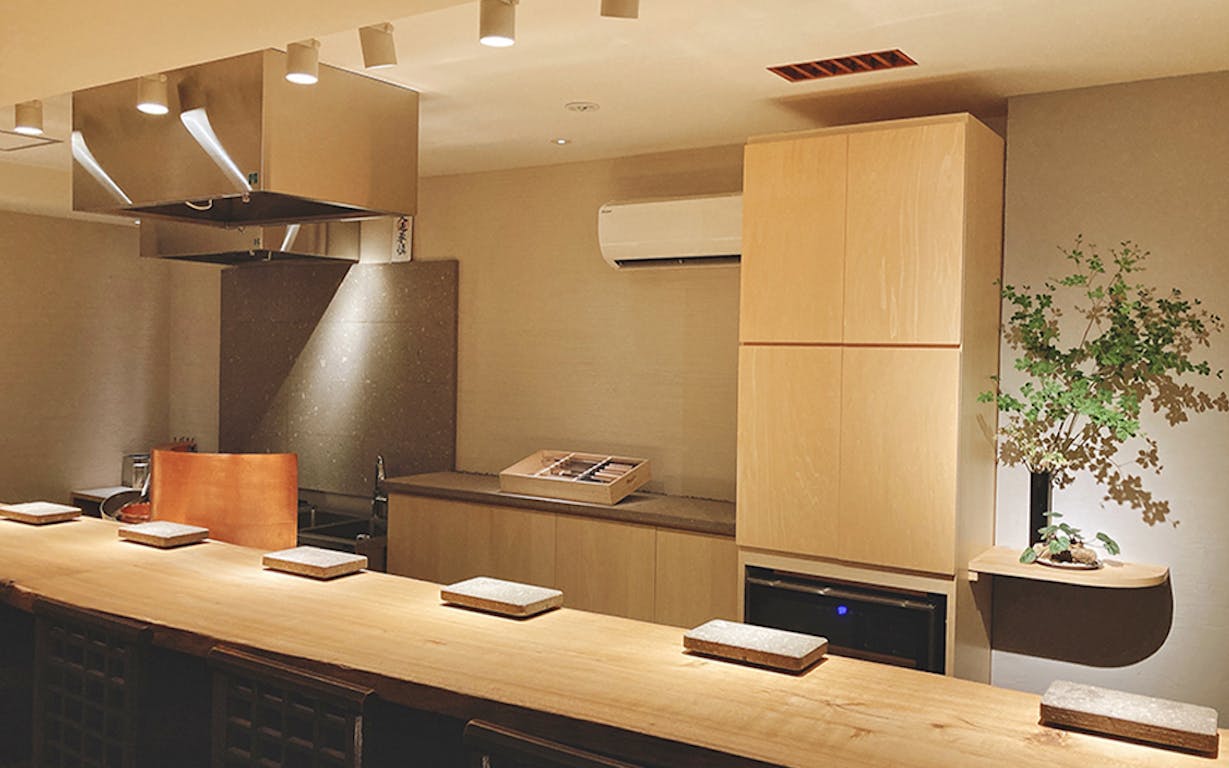 天ぷら成の店内